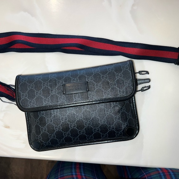 GUCCI FANNY PACK - Picture 2 of 7